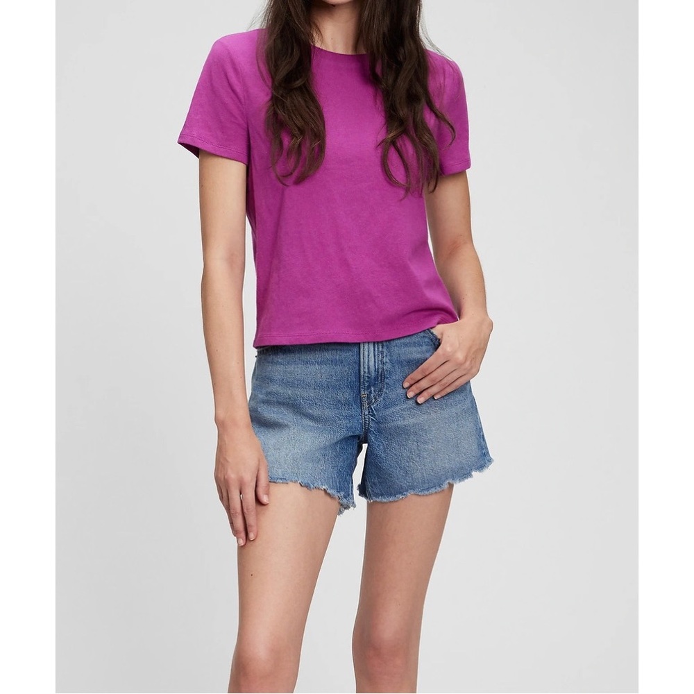 gap shrunken tee